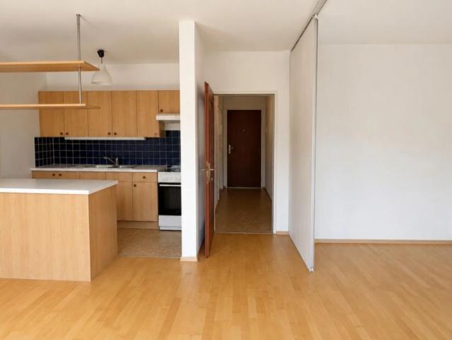 Wohnen mit hervorragender Infrastruktur – helle 1 Zimmer Wohnung mit Tiefgaragenstellplatz