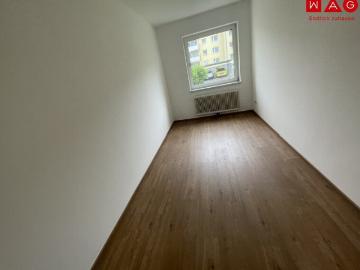 Wohnen mit hohem Erholungswert! Einladene 3 Raum Wohnung mit Loggia!