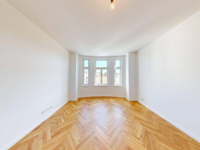 Wohnen mit Klasse: Luxuriöse 5 Zimmer Altbauwohnung mit Loggia – Erstbezug in 1030 Wien Provisionsfrei