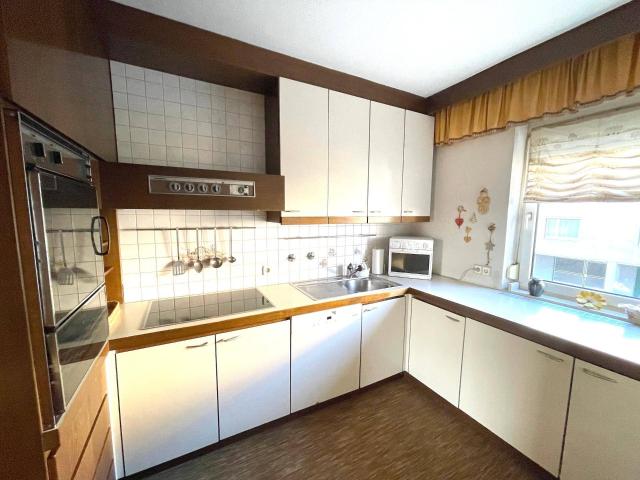 Wohnen mit Komfort – Lichtdurchflutete 3 Zimmer Wohnung mit Balkon in zentraler Lagege
