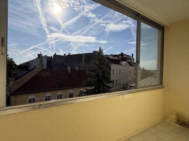 Wohnen mit Komfort und Ausblick – zentrale 2,5 Zimmer Wohnung in Baden