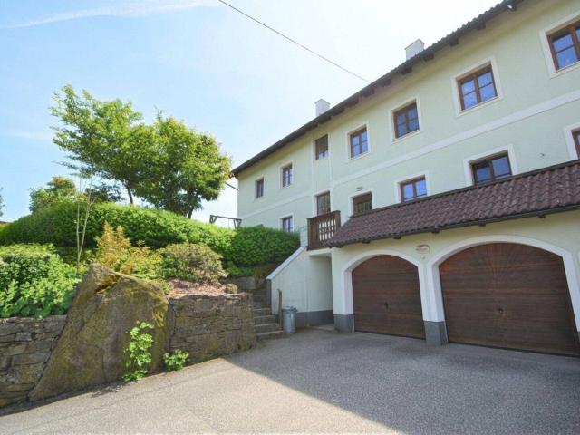 Wohnen mit Lebensqualität – gemütliche 2 Zimmer Wohnung mit Balkon und Blick ins Grüne