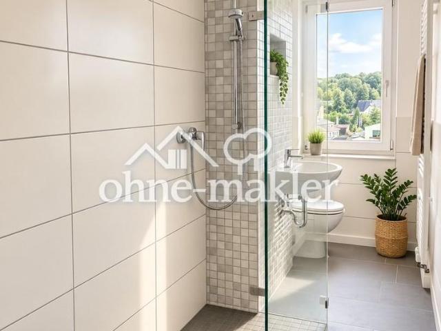 Wohnen mit LIFT San. 2 Zi Wohnung mit großem Balkon/moderner Dusche/EBK/barrierefreier Zugang