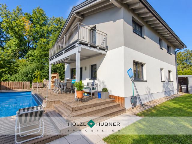 Wohnen mit Pool und moderner Haustechnik