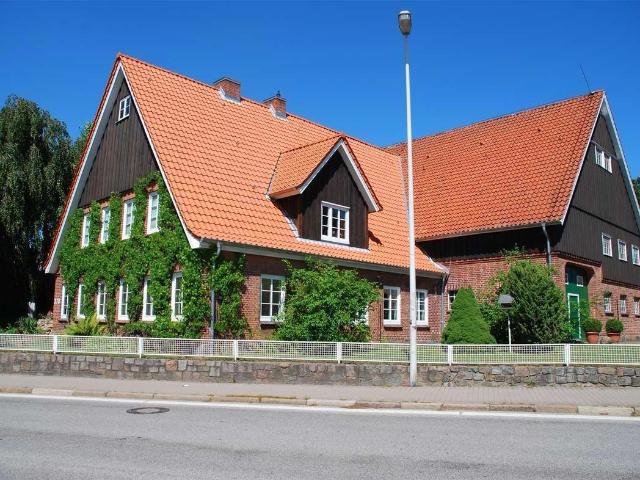 Wohnen mit Privatsphäre: 3 Zimmer Wohnung in Russee