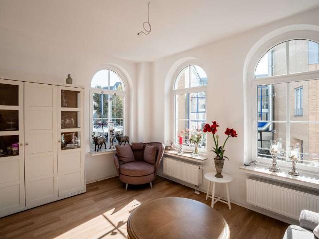 Wohnen mit Rathausblick: Charmante 176 m² am Meller Markt mit Balkon und Aufzug