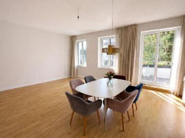 Wohnen mit Stil: 3 Zimmer Wohnung in saniertem Altbau mit hochwertiger Ausstattung