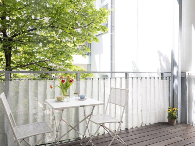 Wohnen mit Stil – Generalsanierter Altbau mit SW Balkon & perfekter Infrastruktur