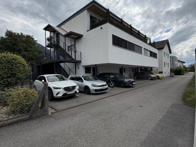 Wohnen mit Stil: Exklusive 4 Zimmer Wohnung mit traumhaftem 117 m² Privatgarten