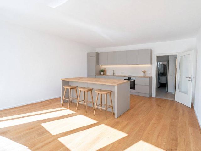 Wohnen mit Stil in Bestlage St. Peter: Erstbezug nach Generalsanierung mit Loggia, Parkplatz und Kellerabteil