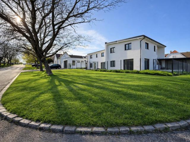 Wohnen mit Stil in Sigleß – Garage, Garten und Dachterrasse inklusive