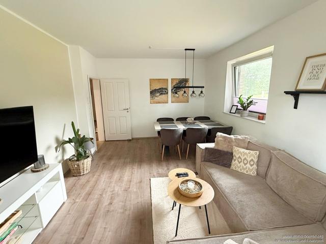 Wohnen mit Stil – Moderne Oberwohnung in Bösel mit Balkon & Einbauküche