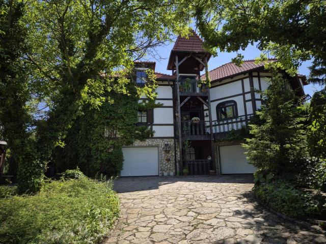 WOHNEN MIT STIL MIT ANMUT UND CHARAKTER EINES SCHLOSSES