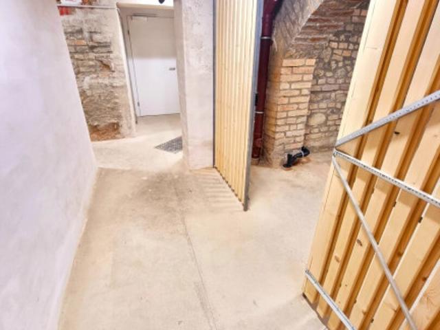 Wohnen mit Schlossblick! Exklusive Dachgeschoss Perle mit viel Grün und Privatsphäre + 3 Zimmer + Nachhaltige Erdwärme + Höchste Qualität!