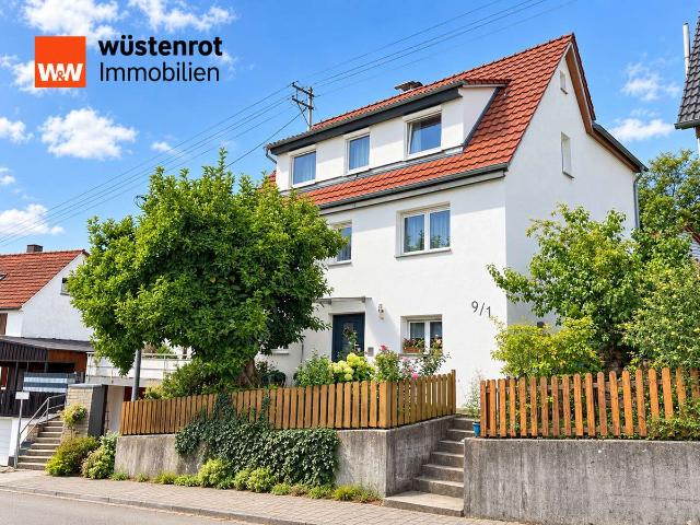 Wohnen mit Seele – liebevoll saniertes Einfamilienhaus mit idyllischem Garten und Dachterrasse