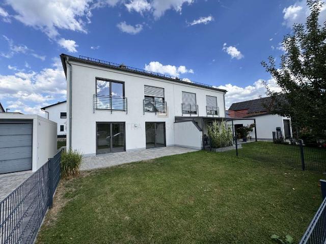 Wohnen mit viel Licht und Platz – moderne DHH mit Garten in Irgertsheim, 4 ZKB, ca 126 m² Wfl