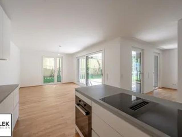 Wohnen mit viel Platz: 4 Zimmer, zwei Terrassen und großer Garten Erstbezug im Rondelle XIV Top 2