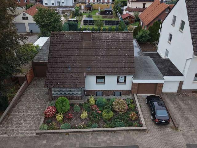 Wohnen mit viel Platz – Großzügiges Einfamilienhaus mit Wintergarten, Sauna und zwei Garagen