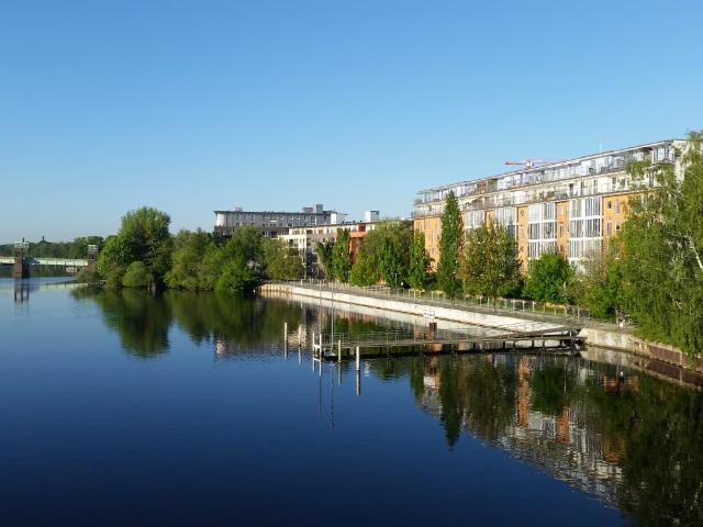 Wohnen mit Wasserblick Natur trifft Stadtnähe