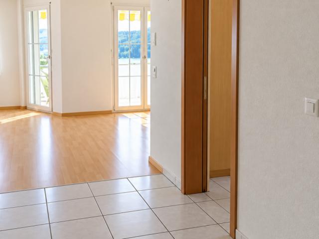 Wohnen mit Weitblick 4.5 Zimmer Wohnung mit See und Bergsicht