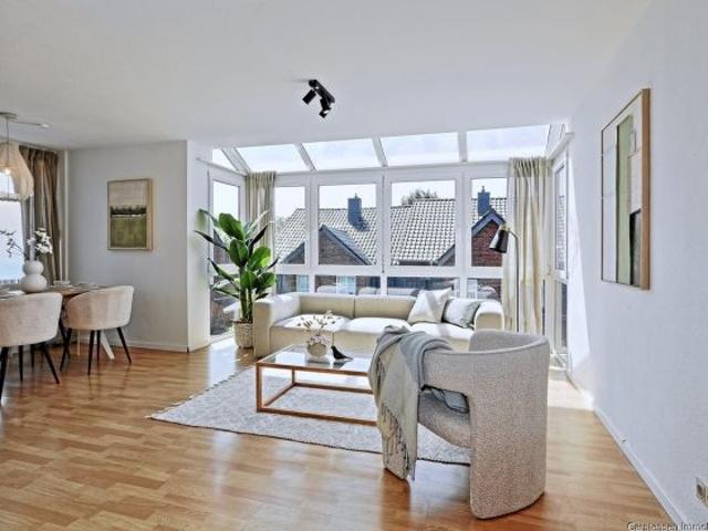 WOHNEN MIT WEITBLICK … VERGLASTER ERKER … SONNIGER BALKON & KOMFORTABLER TIEFGARAGENPLATZ