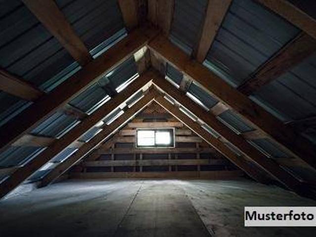 Wohnen mit Weitblick: Attraktive Wohnung mit 12 m² Loggia, Lift & Garage