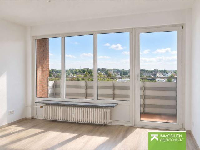 Wohnen mit Weitblick – Balkon mit Blick auf die Losenburg