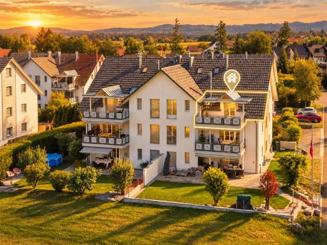 Wohnen mit Weitblick charmante 4.5 Zimmer Duplexwohnung mit Holzambiente und Sicht auf den Pfannenstiel