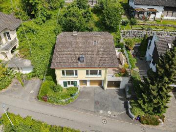 Wohnen mit Weitblick: Charmantes Einfamilienhaus an erhöhter Lage