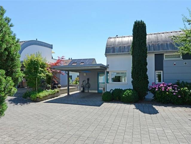 Wohnen mit Weitblick Doppeleinfamilienhaus mit idyllischem Garten