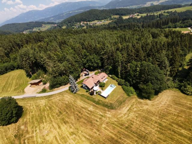 Wohnen mit Weitblick – Einfamilienhaus mit Pool und herrlichem Garten in ruhiger Sonnenlage