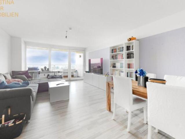 Wohnen mit Weitblick: Helle 2 Zimmer Maisonette Wohnung mit EBK, Loggia und Garage in Nieder Roden