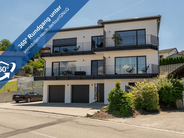 Wohnen mit Weitblick Neuwertige 2 Zimmer Wohnung mit Tageslichtduschbad, EBK und Balkon