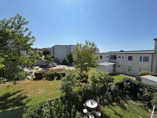 Wohnen mit Weitblick – neuwertige 3 Zimmer Wohnung mit Loggia & Garage