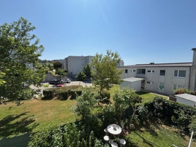 Wohnen mit Weitblick – neuwertige 3 Zimmer Wohnung mit Loggia & Garage