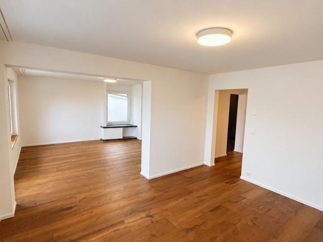 Wohnen mit Weitblick sanierte 5 Zimmer Wohnung mit unverbaubarer 1.