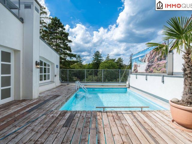 Wohnen mit Weite und Privatsphäre Großzügige Dachgeschosswohnung mit privatem Pool, Sauna und außergewöhnlichem Raumgefühl in begehrter Wiener Wohnlage