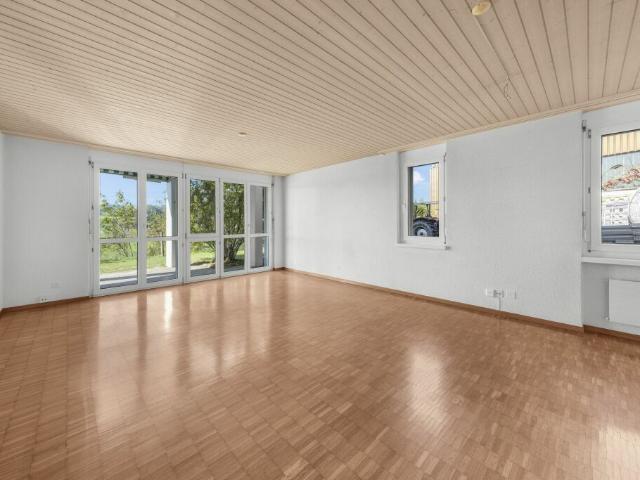 Wohnen mit Weitsicht: 4.5 Zimmer Gartenwohnung mit viel Privatsphäre