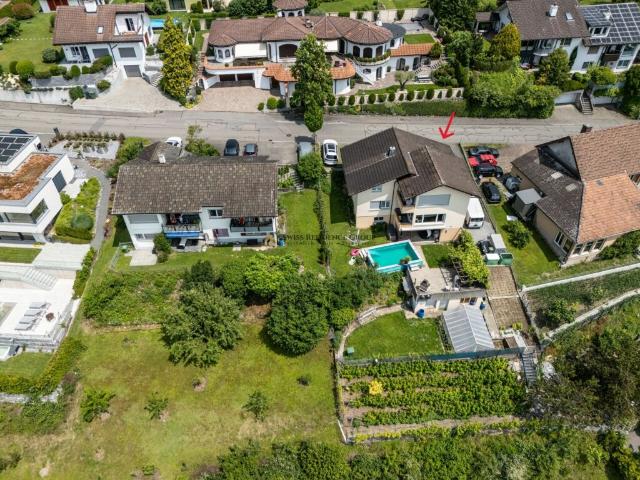 Wohnen mit Weitsicht: 7.5 Zimmer Einfamilienhaus mit Pool und grossem Garten