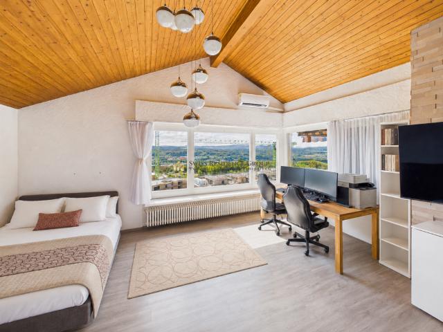 Wohnen mit Weitsicht: 7.5 Zimmer Einfamilienhaus mit Pool und grossem Garten