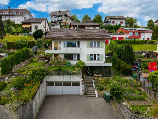 Wohnen mit Weitsicht: Haus mit 2 Wohnungen und grossem Garten