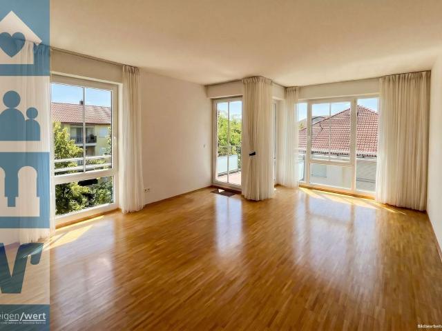 Wohnen mit Wohlfühlfaktor: Helle, moderne und neuwertige 2 bis 2,5 Zimmer Wohnung