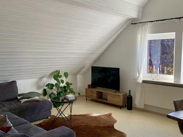 Wohnen mit Wohlfühlfaktor: Helle 2 Zimmer Wohnung mit Balkon