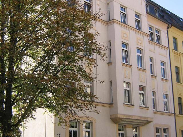 Wohnen mit Wohlfühlfaktor – helle 3 Raumwohnung mit Balkon, Einbauküche & Stellplatz in Zwickau!