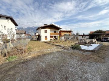 Wohnen mit Zukunft – Sanierungsbedürftige Doppelhaushälfte mit großem Garten und Entwicklungspotenzial