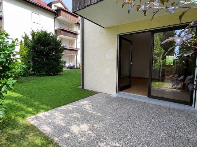 Wohnen mitten im Grünen – großzügige 3 Zimmer Erdgeschosswohnung mit Westterrasse