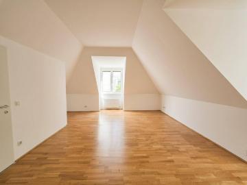 WOHNEN MITTEN IM VIERTEN Urbane Lebensqualität in Zentrumsnähe Großzügige 1 Zimmer Wohnung im Dachgeschoß