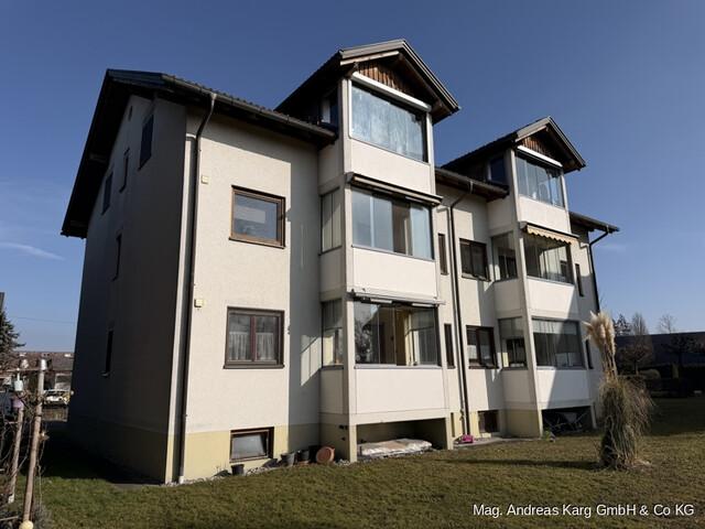 NEUER PREIS: gepflegte 3,5 Zimmer Wohnung mit verglaster Loggia & Tiefgarage in Hard