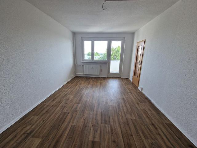 Wohnen nahe der Ostsee: Renovierte 3 Raum Wohnung in Rostock Groß Klein