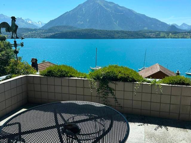 WOHNEN, WO ANDERE FERIEN MACHEN – PANORAMASICHT AUF SEE UND BERGE